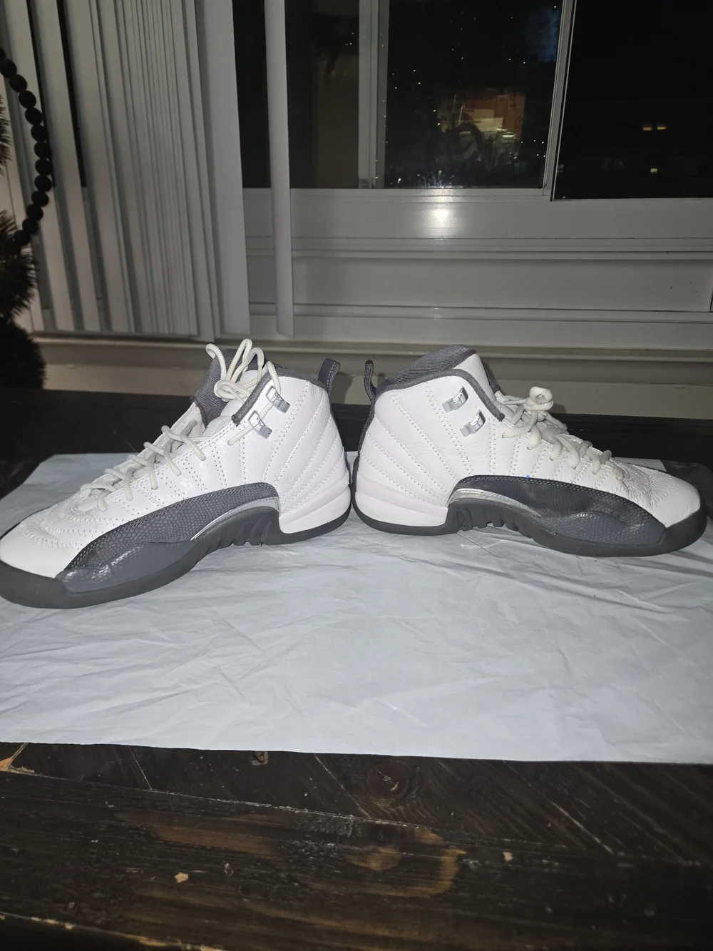 Nike Men's White and Gray Retro Basketball Sneakers